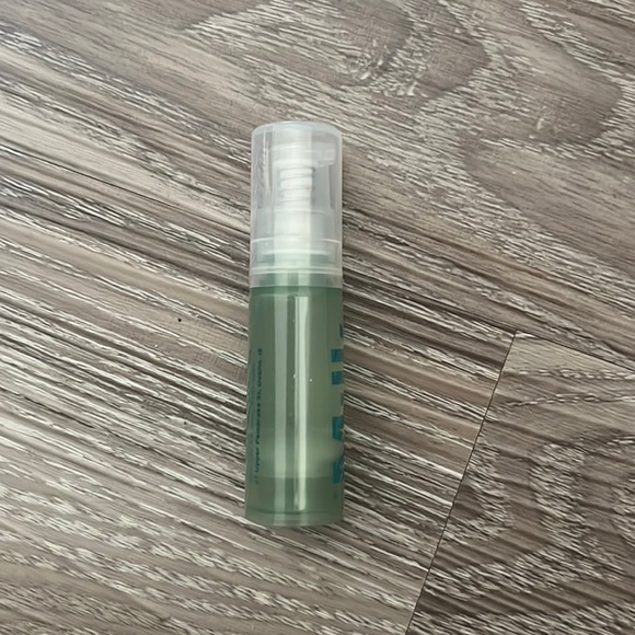 Milk Hydro Grip Hydrating Make Up Primer - Picture 2 of 3
